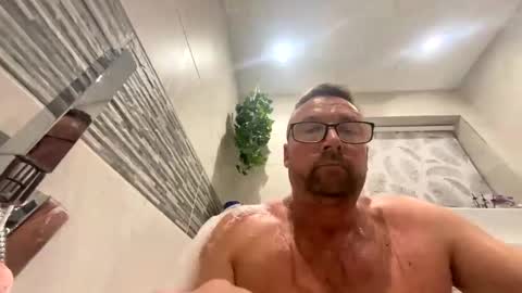 Snapshot of sharksboy16 chatting on 12.09.24 Sharksboy online show from 12.09.24