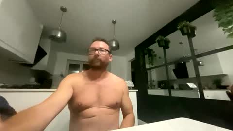 Snapshot of sharksboy16 chatting on 11.11.25 Sharksboy online show from 11.11.25