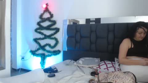 Snapshot of sharlotte__jones chatting on 12.13.24 Sara online show from 12.13.24