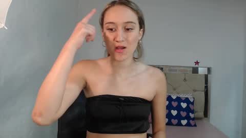 Snapshot of sharlotte__jones chatting on 02.28.25 Sara online show from 02.28.25