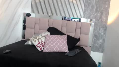 Snapshot of sharlotte__jones chatting on 11.09.25 Sara online show from 11.09.25