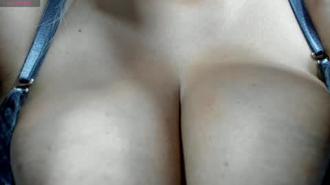 Snapshot of sharlotte_mom chatting on 01.15.25 sharlotte online show from 01.15.25