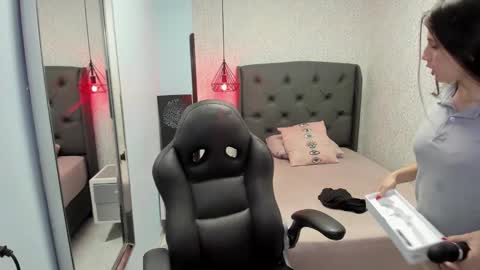 Snapshot of sharonblake5 chatting on 10.10.25 M A G N O online show from 10.10.25