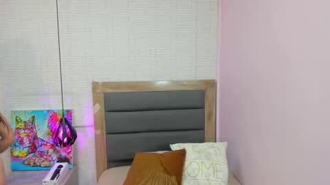 Snapshot of sharonblake5 chatting on 10.20.25 M A G N O online show from 10.20.25