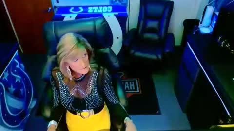 Snapshot of sharoncoxxx chatting on 11.16.25 sharoncoxxx online show from 11.16.25