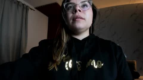 Snapshot of shasha_bloom chatting on 09.14.25 SASHA BLOOM online show from 09.14.25