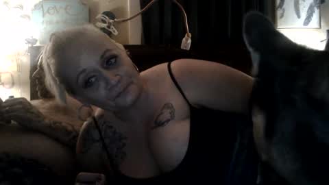 Snapshot of shawnandjenn chatting on 03.02.25 ShawnandJenn online show from 03.02.25