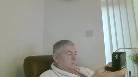 Snapshot of she52 chatting on 12.16.24 she52 online show from 12.16.24