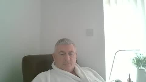 Snapshot of she52 chatting on 12.21.24 she52 online show from 12.21.24