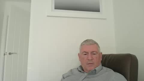 Snapshot of she52 chatting on 10.27.25 she52 online show from 10.27.25