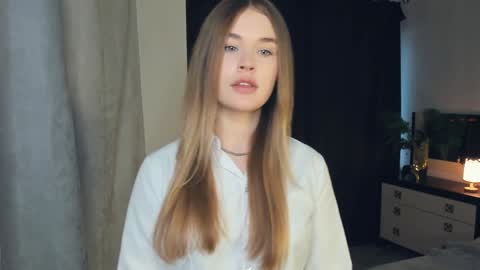 Snapshot of sheenaeast chatting on 12.23.24 Violet online show from 12.23.24