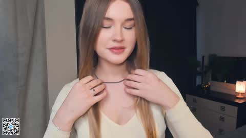 Snapshot of sheenaeast chatting on 12.24.24 Violet online show from 12.24.24