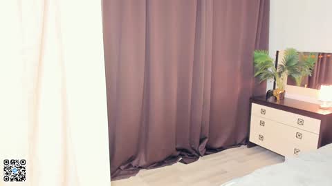 Snapshot of sheenaeast chatting on 12.24.24 Violet online show from 12.24.24