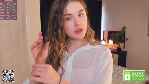 Snapshot of sheenaeast chatting on 01.06.25 Violet online show from 01.06.25