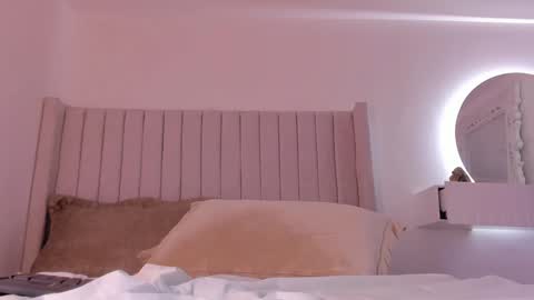 shelynna_azzul online show from 12.30.24