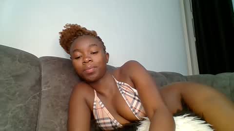 Snapshot of shi_assy chatting on 09.25.25 shi assy online show from 09.25.25