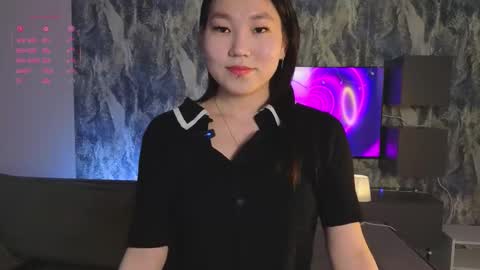 Snapshot of shining_from_east chatting on 11.19.25 Chika online show from 11.19.25