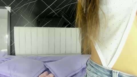 Snapshot of shirleyhott chatting on 10.04.25 shirleyhott online show from 10.04.25