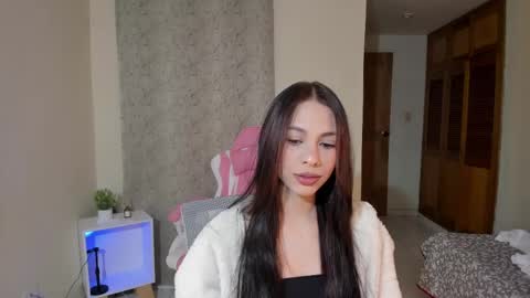 Snapshot of shkendall chatting on 02.14.25 kendal online show from 02.14.25