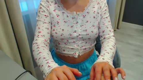 Snapshot of shy_26 chatting on 12.24.24 shy_26 online show from 12.24.24