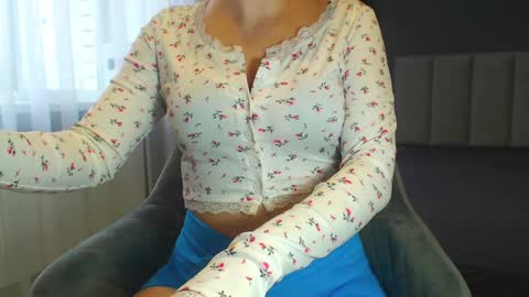 Snapshot of shy_26 chatting on 03.06.25 shy_26 online show from 03.06.25