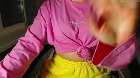 Snapshot of shy_26 chatting on 09.24.25 shy_26 online show from 09.24.25