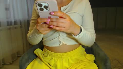 Snapshot of shy_26 chatting on 10.22.25 shy_26 online show from 10.22.25