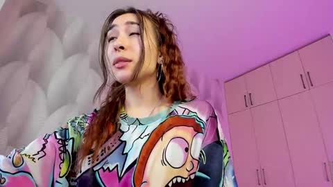 Snapshot of shy_bambiii chatting on 12.11.24 Mika online show from 12.11.24