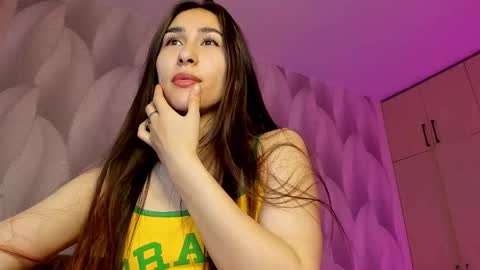 Snapshot of shy_bambiii chatting on 01.21.25 Mika online show from 01.21.25