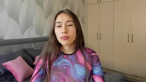 Snapshot of shy_bambiii chatting on 03.12.25 Mika online show from 03.12.25