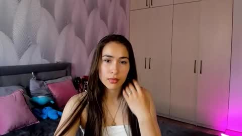 Snapshot of shy_bambiii chatting on 09.15.25 Mika online show from 09.15.25