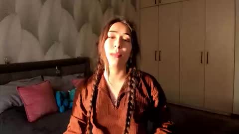 Snapshot of shy_bambiii chatting on 10.20.25 Mika online show from 10.20.25