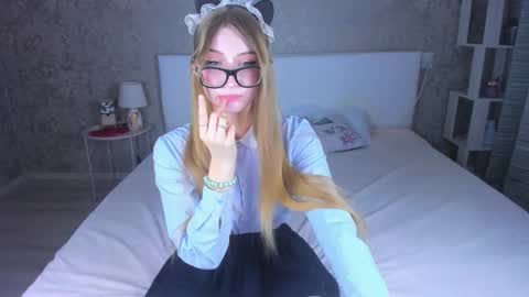 Snapshot of shyberrynelly chatting on 03.10.25 Nelly online show from 03.10.25