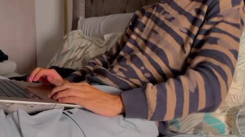 Snapshot of shydude666 chatting on 12.22.24 shydude666 online show from 12.22.24