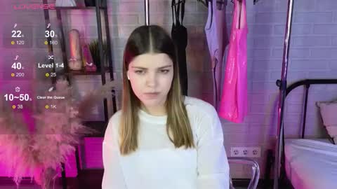 Snapshot of sierra_maddison chatting on 11.18.25 Sierra online show from 11.18.25