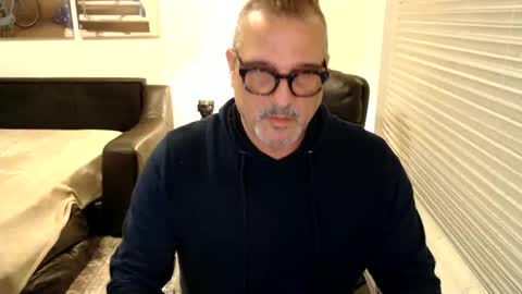 Snapshot of silveroli187 chatting on 01.20.25 silveroli187 online show from 01.20.25