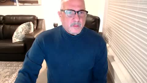 Snapshot of silveroli187 chatting on 02.11.25 silveroli187 online show from 02.11.25