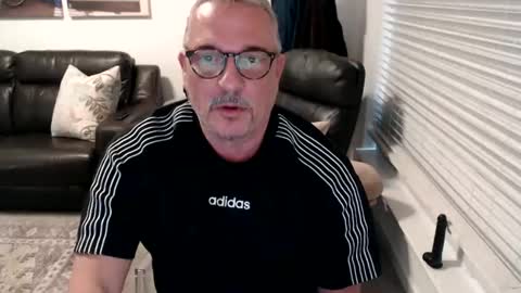 Snapshot of silveroli187 chatting on 09.18.25 silveroli187 online show from 09.18.25