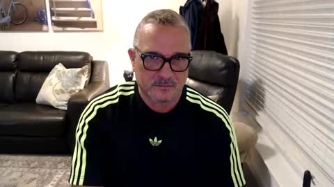 Snapshot of silveroli187 chatting on 09.20.25 silveroli187 online show from 09.20.25