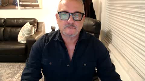 Snapshot of silveroli187 chatting on 09.22.25 silveroli187 online show from 09.22.25