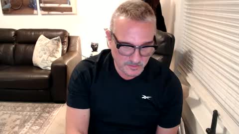 Snapshot of silveroli187 chatting on 09.29.25 silveroli187 online show from 09.29.25