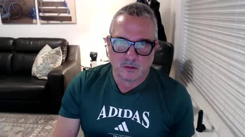 Snapshot of silveroli187 chatting on 10.02.25 silveroli187 online show from 10.02.25