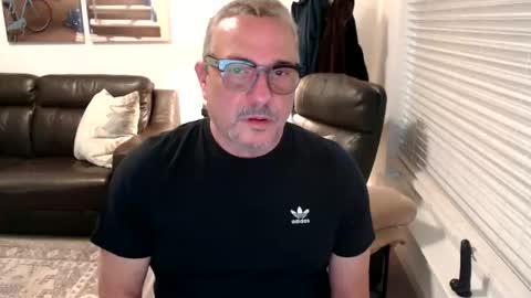 Snapshot of silveroli187 chatting on 10.04.25 silveroli187 online show from 10.04.25