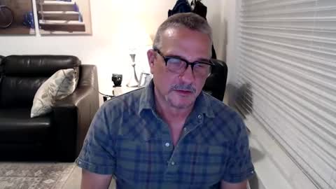 Snapshot of silveroli187 chatting on 10.07.25 silveroli187 online show from 10.07.25