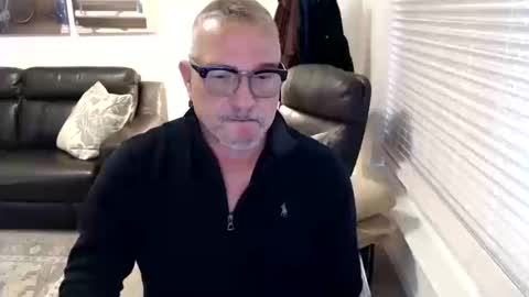 Snapshot of silveroli187 chatting on 10.16.25 silveroli187 online show from 10.16.25