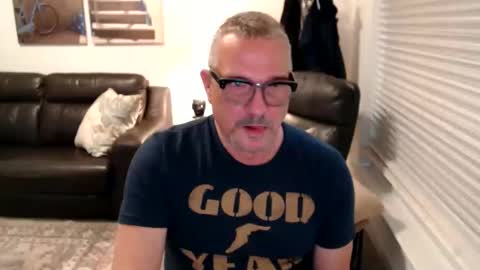 Snapshot of silveroli187 chatting on 10.31.25 silveroli187 online show from 10.31.25