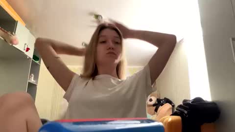 Snapshot of silverxkitty chatting on 09.15.25 SilverxKitty online show from 09.15.25