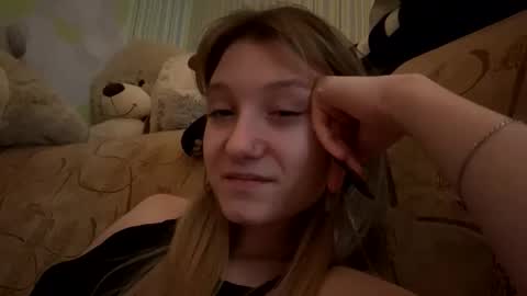 Snapshot of silverxkitty chatting on 10.21.25 SilverxKitty online show from 10.21.25