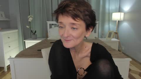 Snapshot of simonadebeauvoir chatting on 01.12.25 Simona online show from 01.12.25