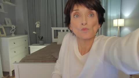 Snapshot of simonadebeauvoir chatting on 03.01.25 Simona online show from 03.01.25